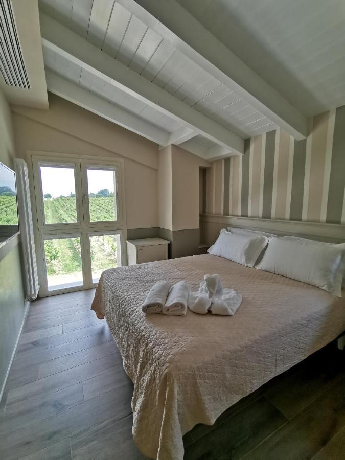 Agriturismo E Acetaia La Vedetta カステルヴェトロ・ディ・モーデナ エクステリア 写真